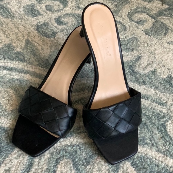 Woven sandal - Picture 3 of 5